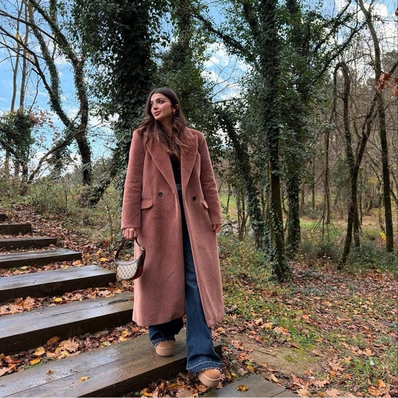 Luxury Wool-Blend Long Coat - Picture 6 of 8
